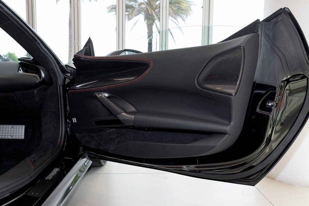 Used 2022 Ferrari SF90 Spider image 28