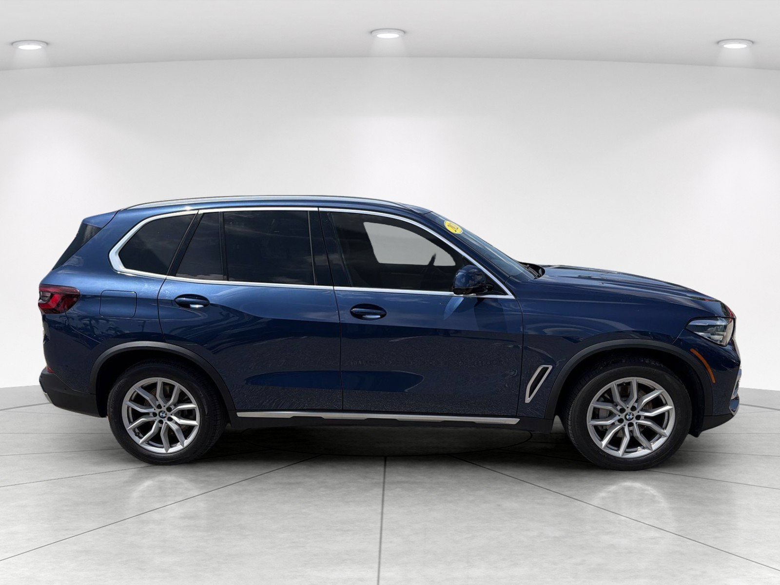 Used 2021 BMW X5 xDrive40i w/ Convenience Package AWD/4WD image 3