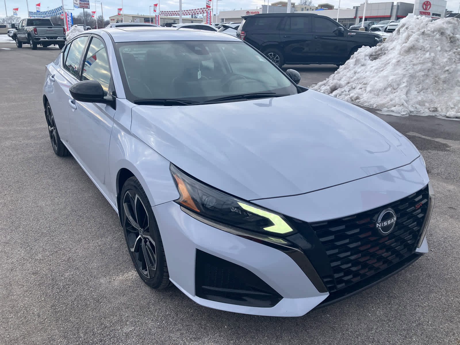 Used 2023 Nissan Altima 2.5 SR w/ SR Premium Package image 1