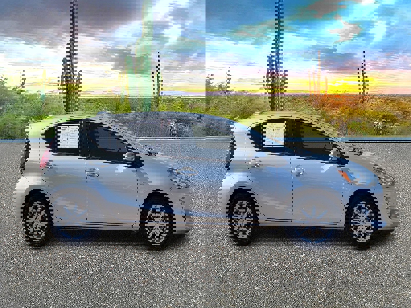 Used 2015 Toyota Prius C image 6