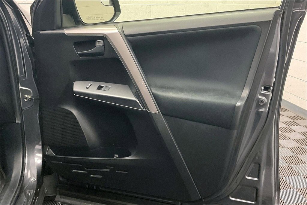 Used 2016 Toyota RAV4 LE image 23