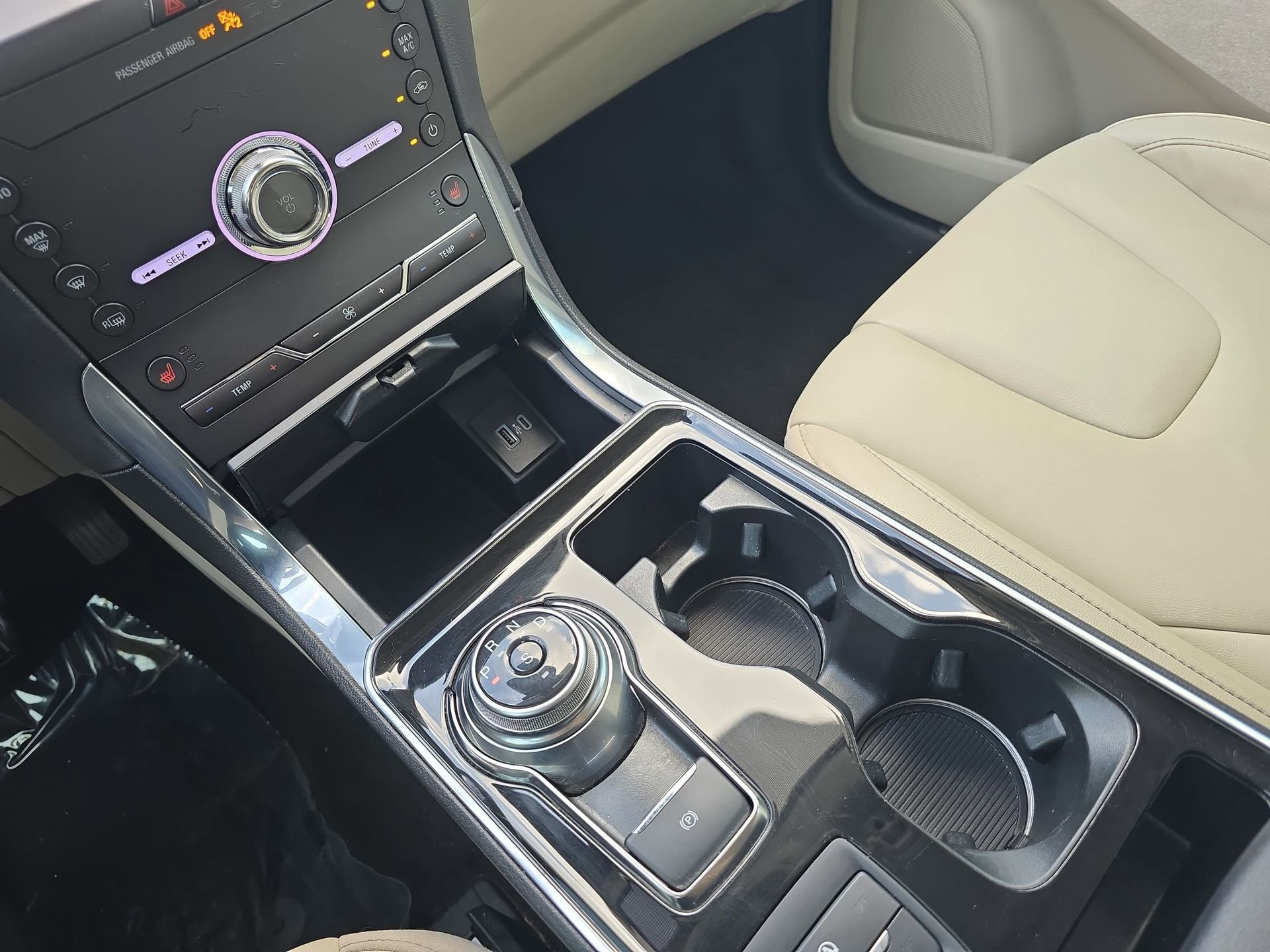 Used 2020 Ford Edge Titanium FWD image 25