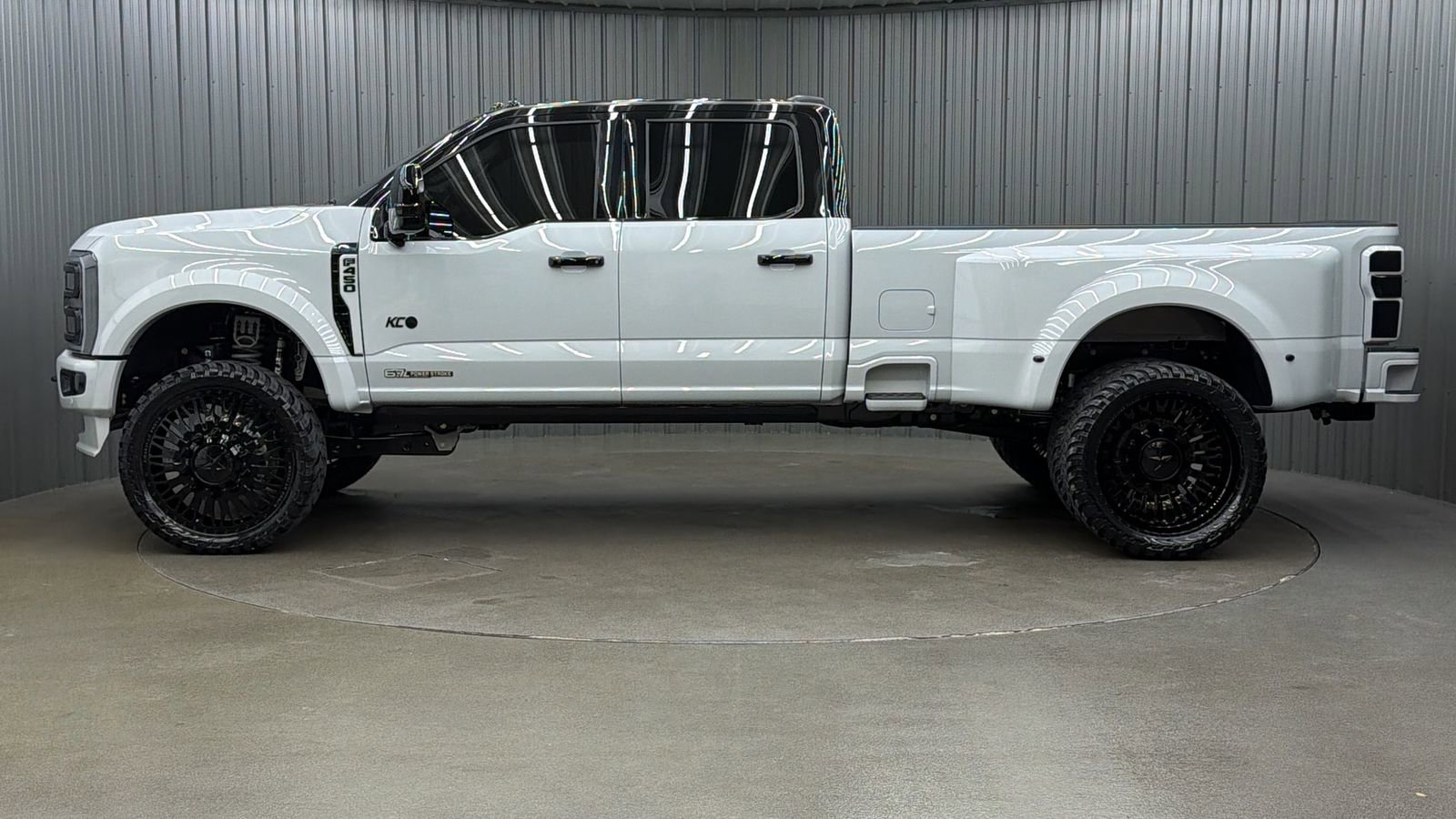 Used 2026 Ford F450 Platinum w/ Platinum Plus Package AWD/4WD image 2