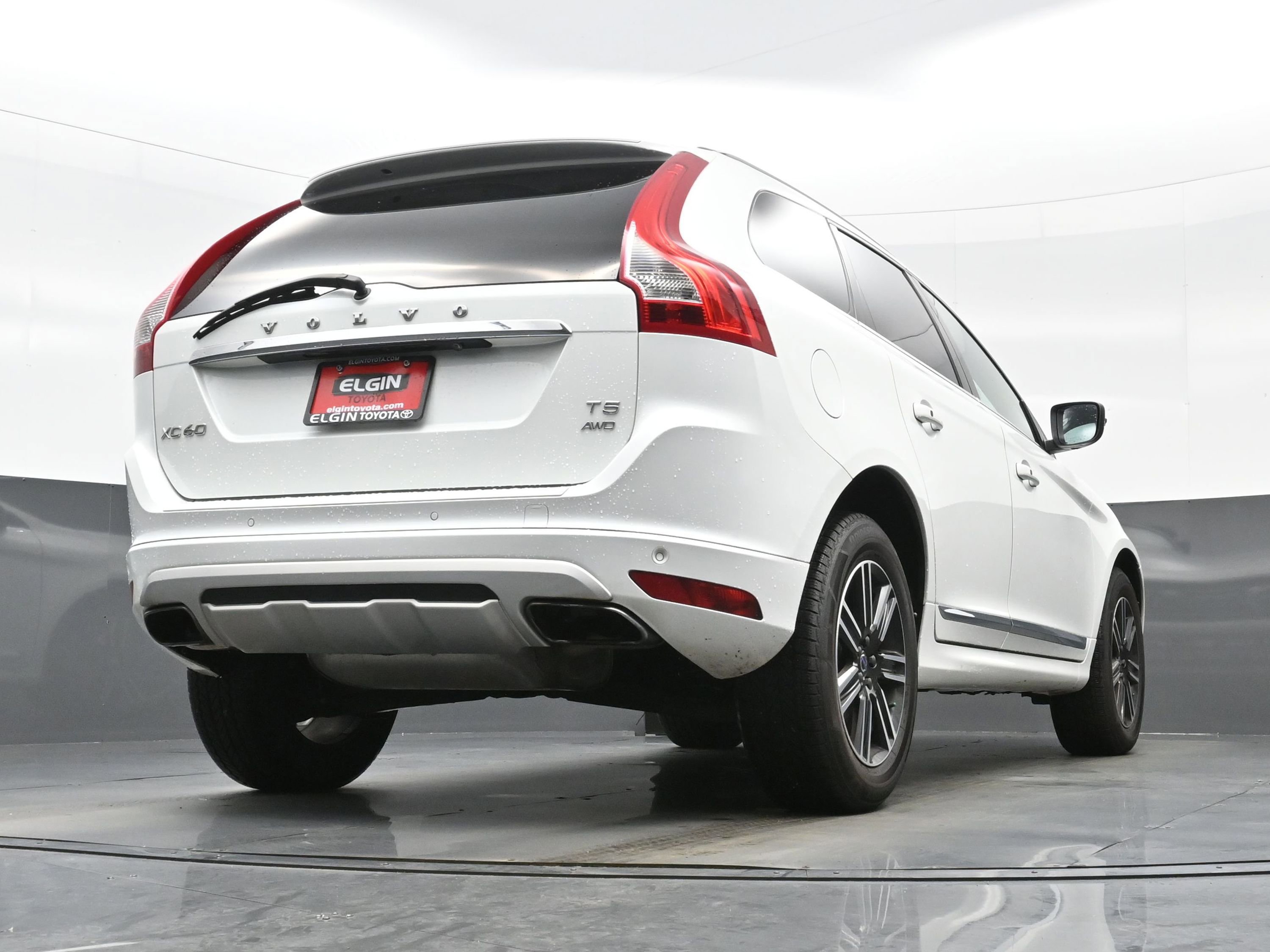 Used 2017 Volvo XC60 T5 Dynamic w/ Preferred Option Package image 31