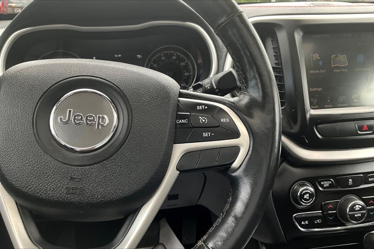 Used 2014 Jeep Cherokee Trailhawk w/ Comfort/Convenience Group AWD/4WD image 12