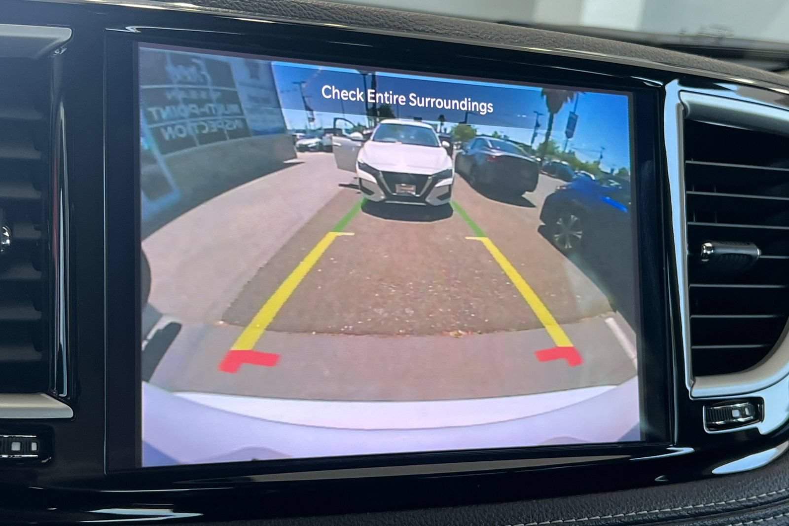 Used 2024 Chrysler Pacifica Limited FWD image 24