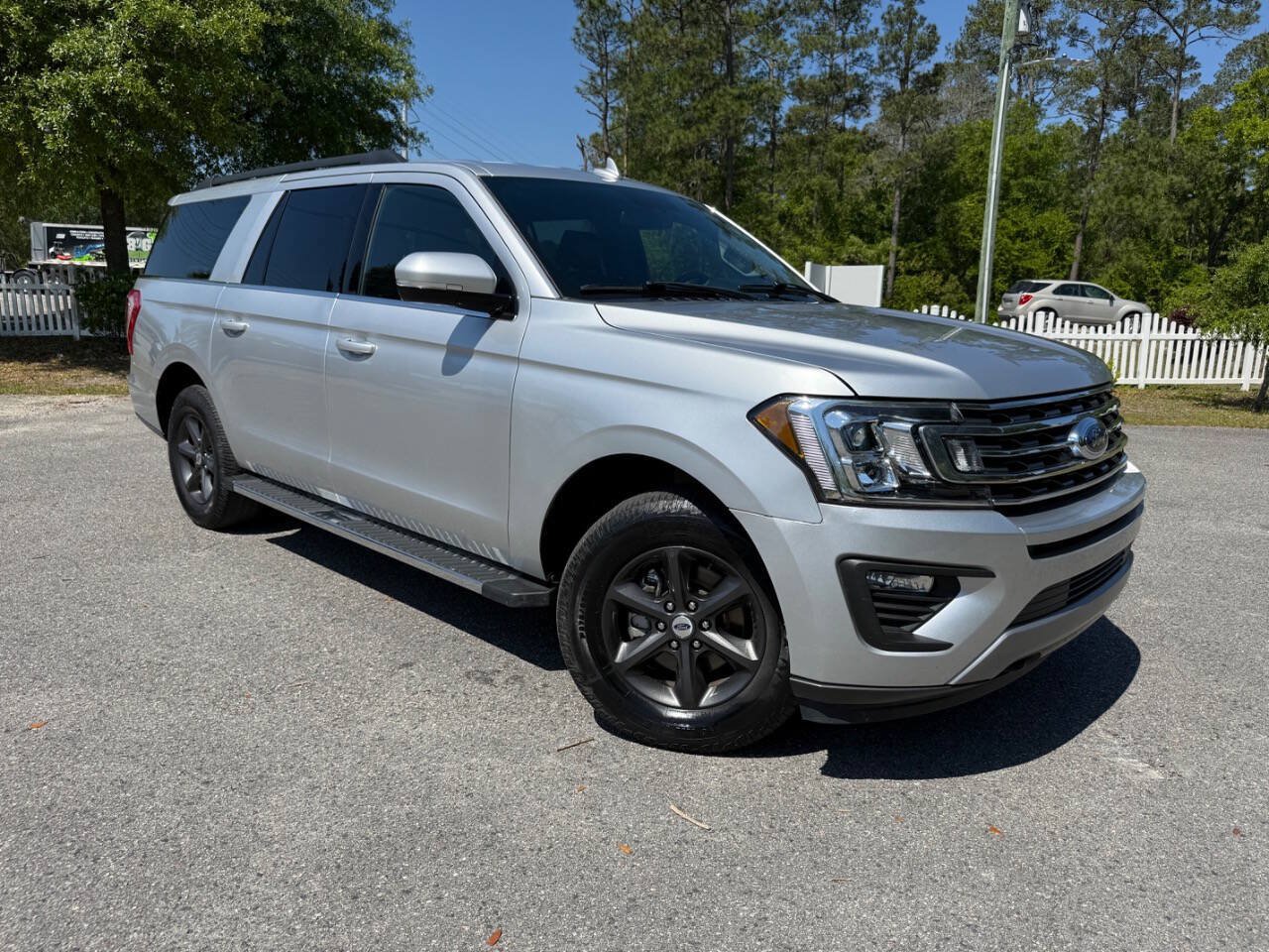 Used 2019 Ford Expedition Max XLT w/ Equipment Group 202A AWD/4WD image 12