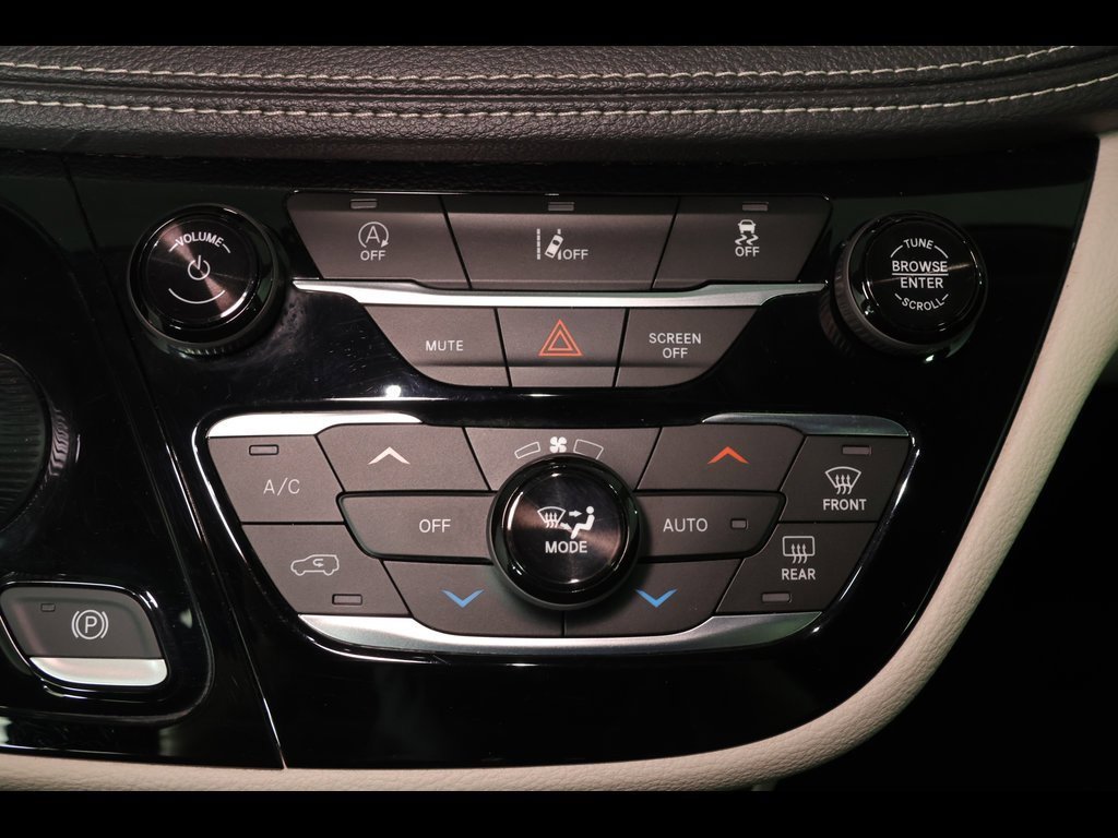 Used 2022 Chrysler Pacifica Touring-L image 14