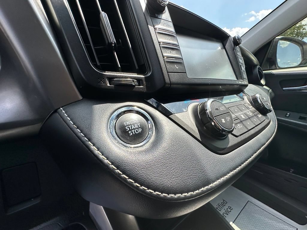 Used 2018 Toyota RAV4 XLE FWD image 41