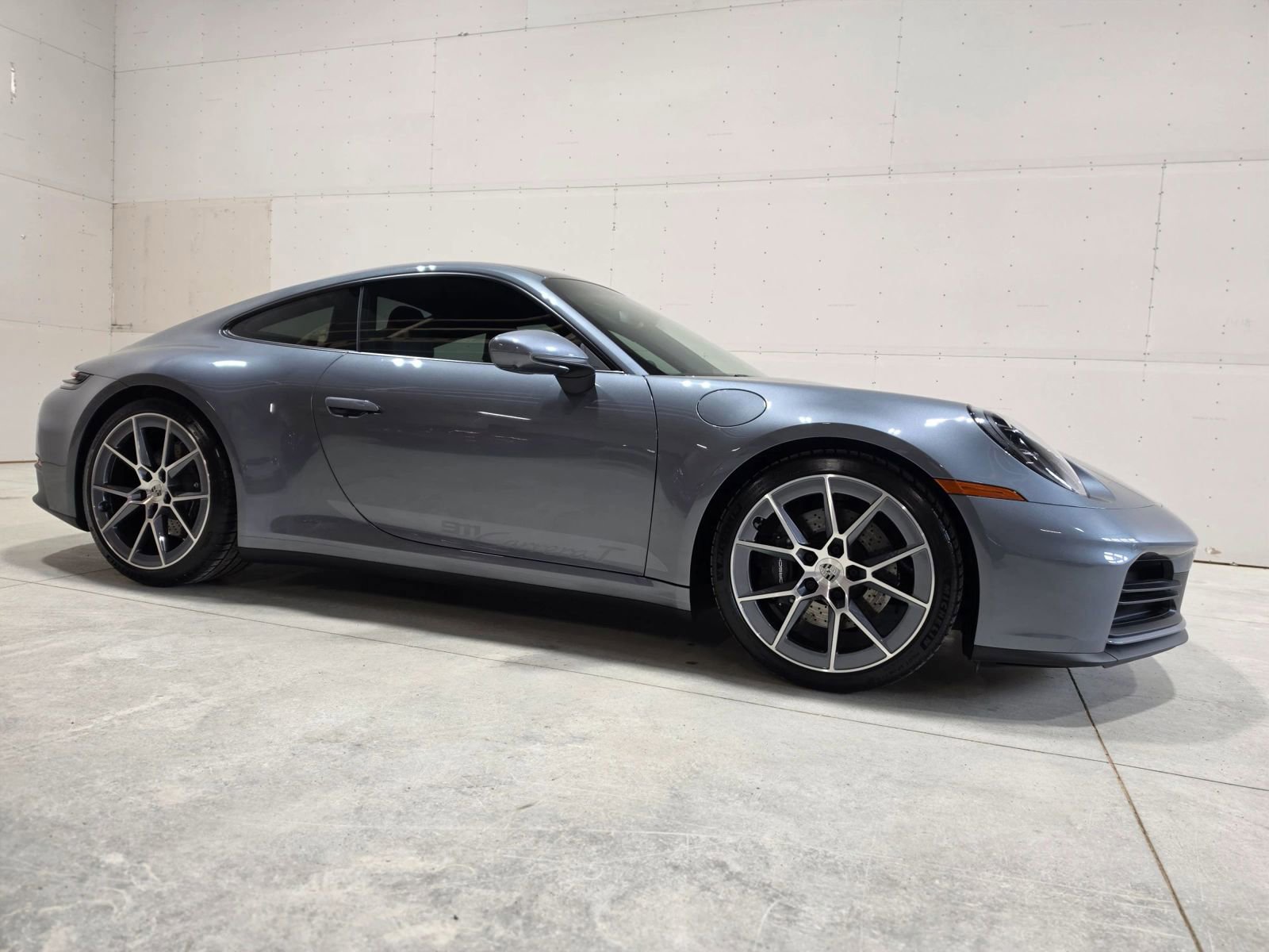 Used 2025 Porsche 911 Carrera T RWD image 16