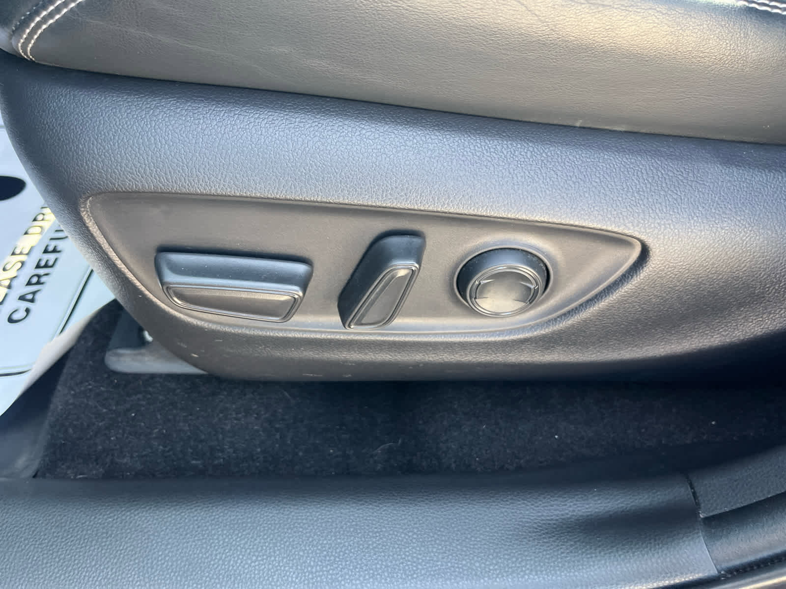 Used 2021 Toyota RAV4 XLE Premium image 23