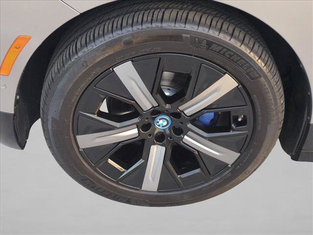 Used 2024 BMW iX xDrive50 w/ Premium Package AWD/4WD image 26
