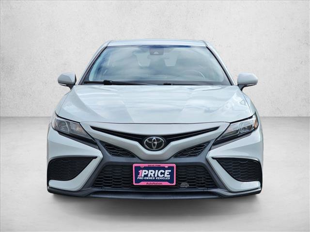 Used 2022 Toyota Camry SE FWD image 2