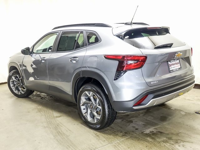 Used 2025 Chevrolet Trax LT w/ LT Convenience Package image 5