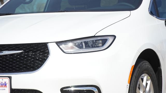 New 2026 Chrysler Pacifica Select FWD image 4