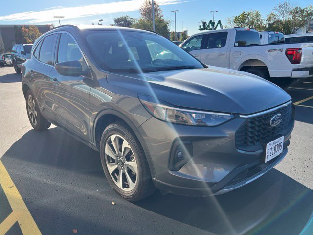 Certified 2025 Ford Escape Platinum AWD/4WD image 1