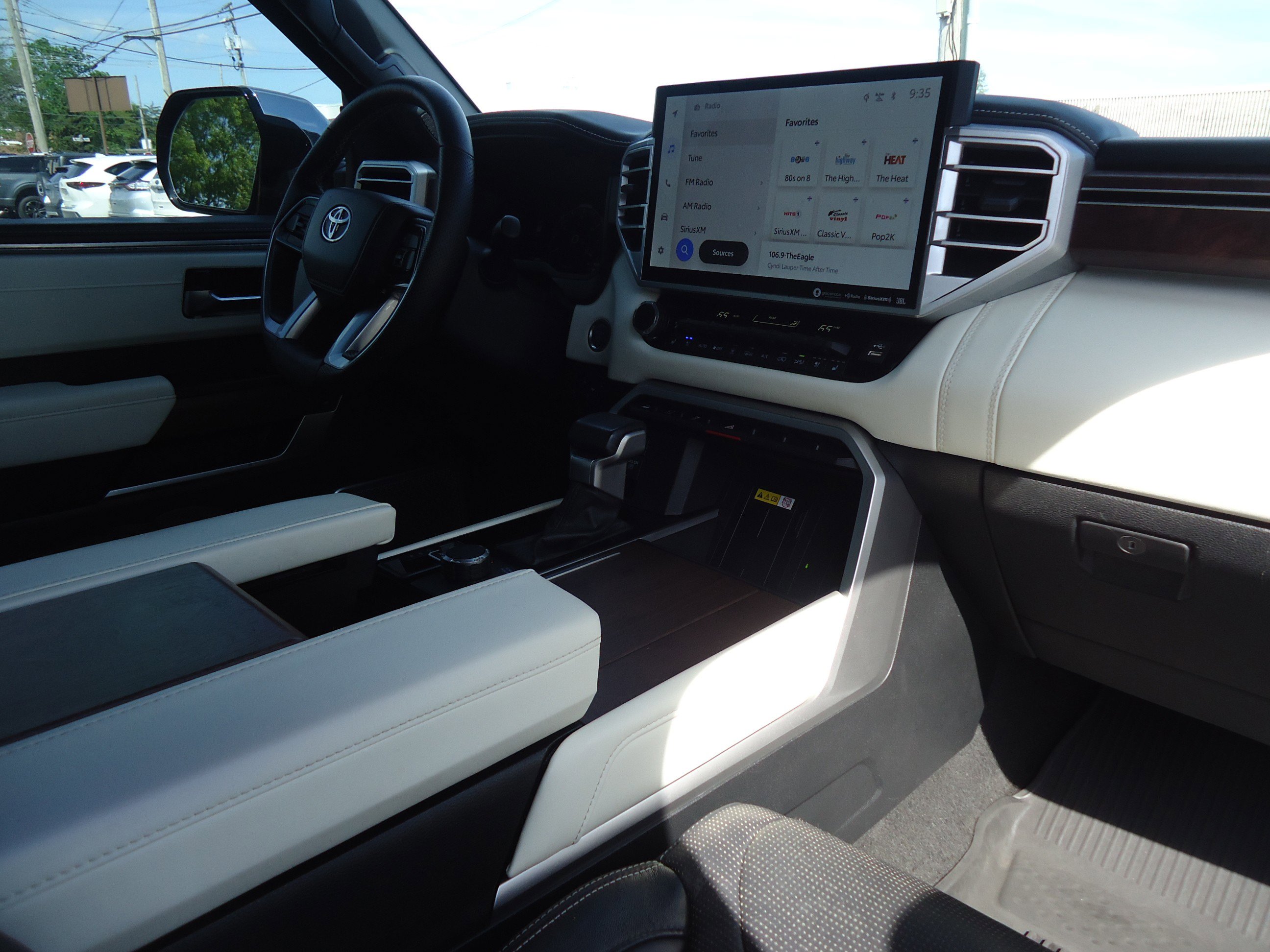 Used 2023 Toyota Sequoia Capstone AWD/4WD image 31