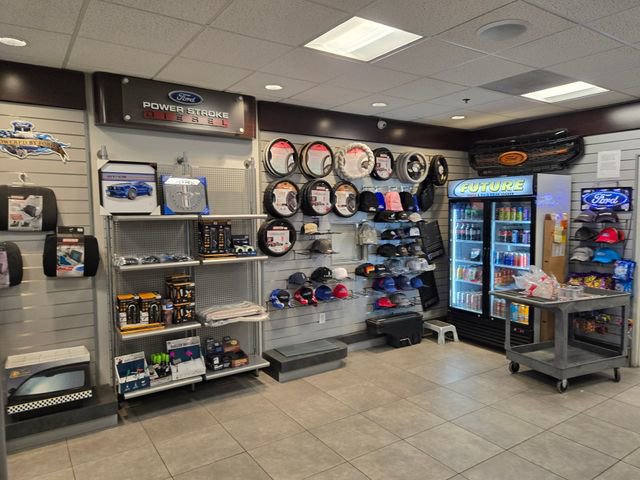 Used 2020 Ford Escape SE image 18