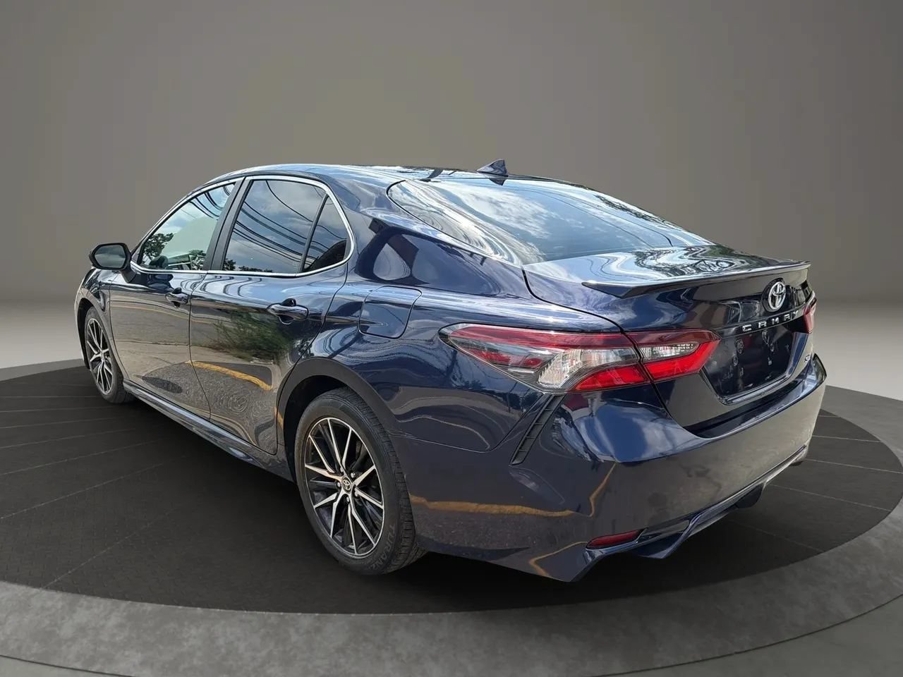 Used 2021 Toyota Camry SE FWD image 7