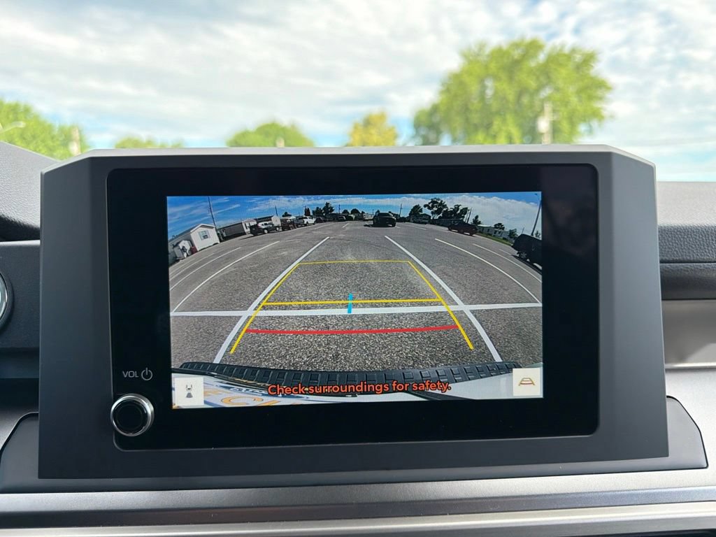 Used 2025 Toyota 4Runner SR5 AWD/4WD image 17