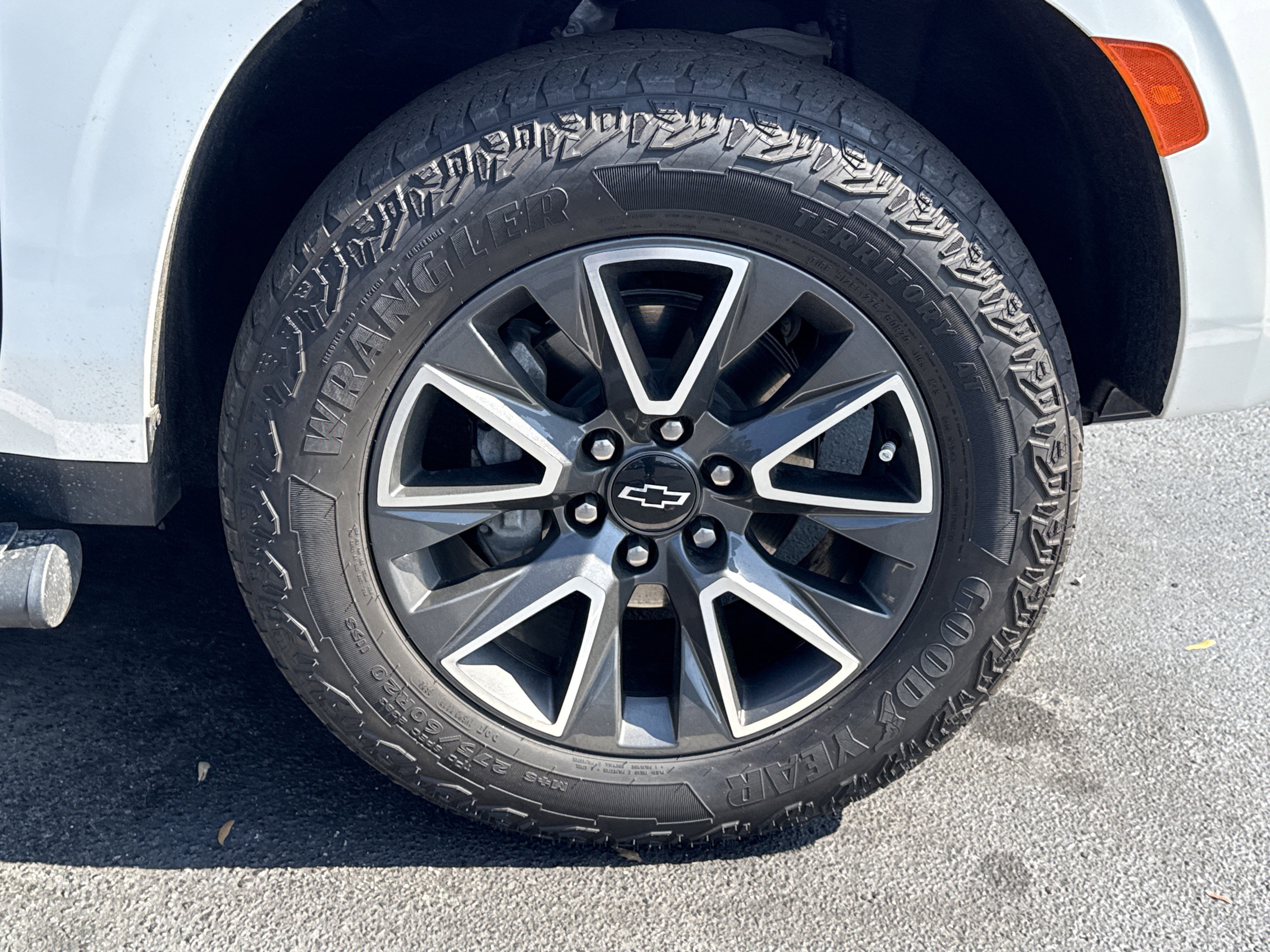 Used 2024 Chevrolet Tahoe Z71 w/ Z71 Off-Road Package image 13