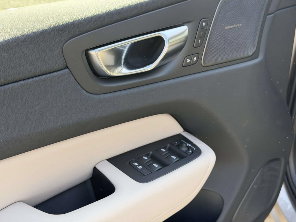 New 2026 Volvo XC60 B5 Plus w/ Climate Package AWD/4WD image 17