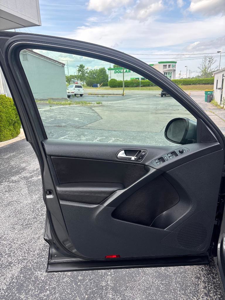 Used 2016 Volkswagen Tiguan S FWD image 11