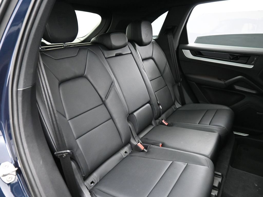 Certified 2025 Porsche Cayenne image 25