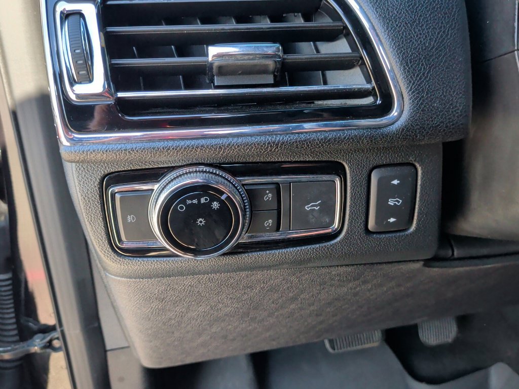 Used 2020 Lincoln Navigator Reserve w/ Luxury Package RWD image 16