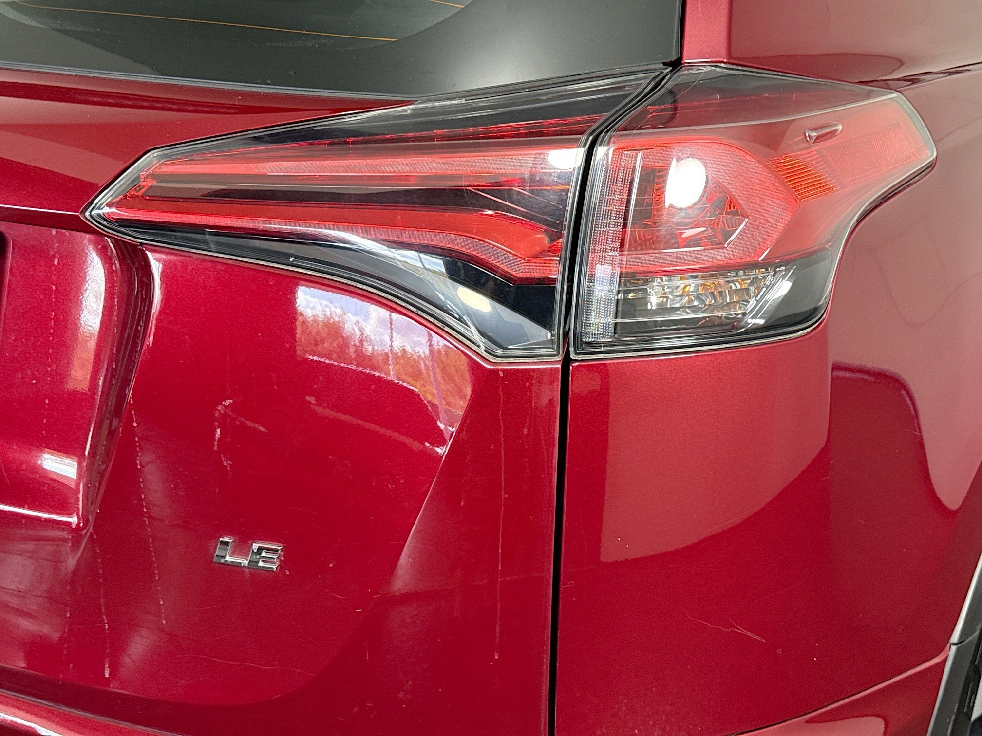 Used 2018 Toyota RAV4 LE image 33