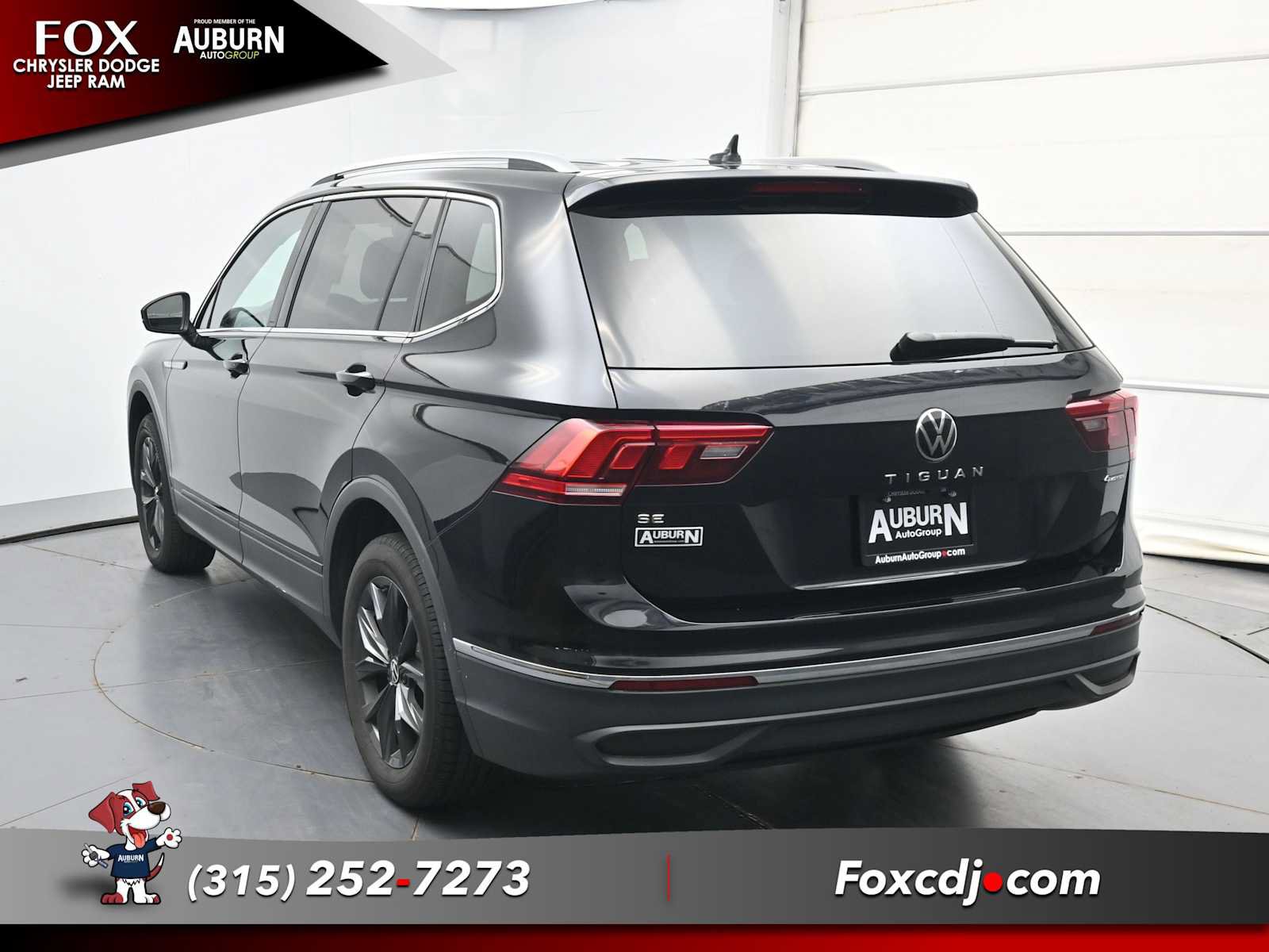 Used 2024 Volkswagen Tiguan SE w/ Panoramic Sunroof Package AWD/4WD image 15