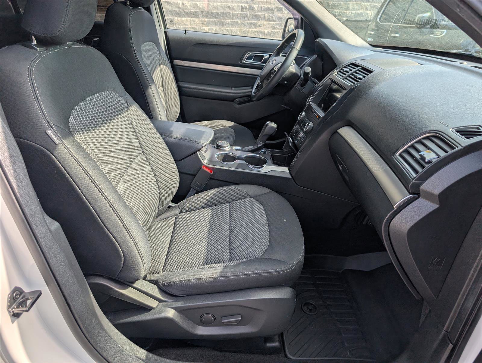 Used 2019 Ford Explorer XLT w/ Equipment Group 201A image 11