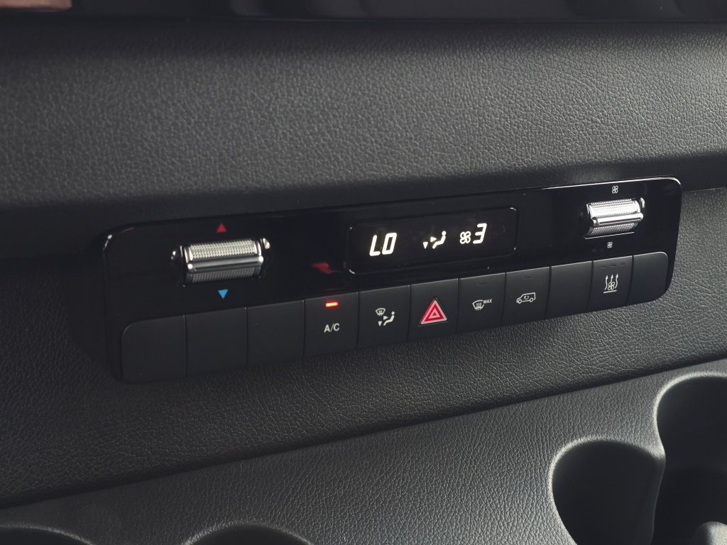 New 2025 Mercedes-Benz eSprinter 170 Cargo image 41