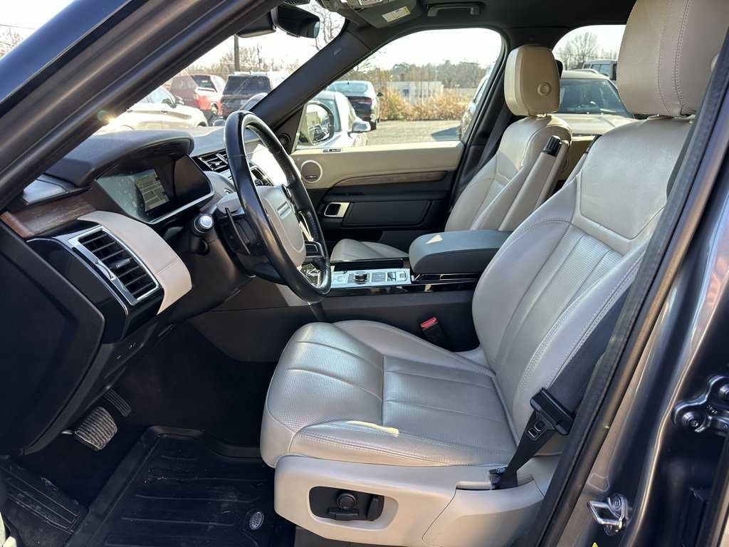 Used 2019 Land Rover Discovery HSE image 11