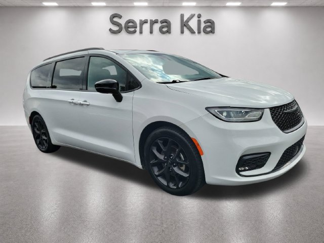 Used 2025 Chrysler Pacifica Limited FWD image 7