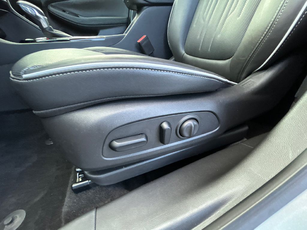 Certified 2024 Buick Encore GX Avenir w/ Avenir Convenience Package FWD image 18