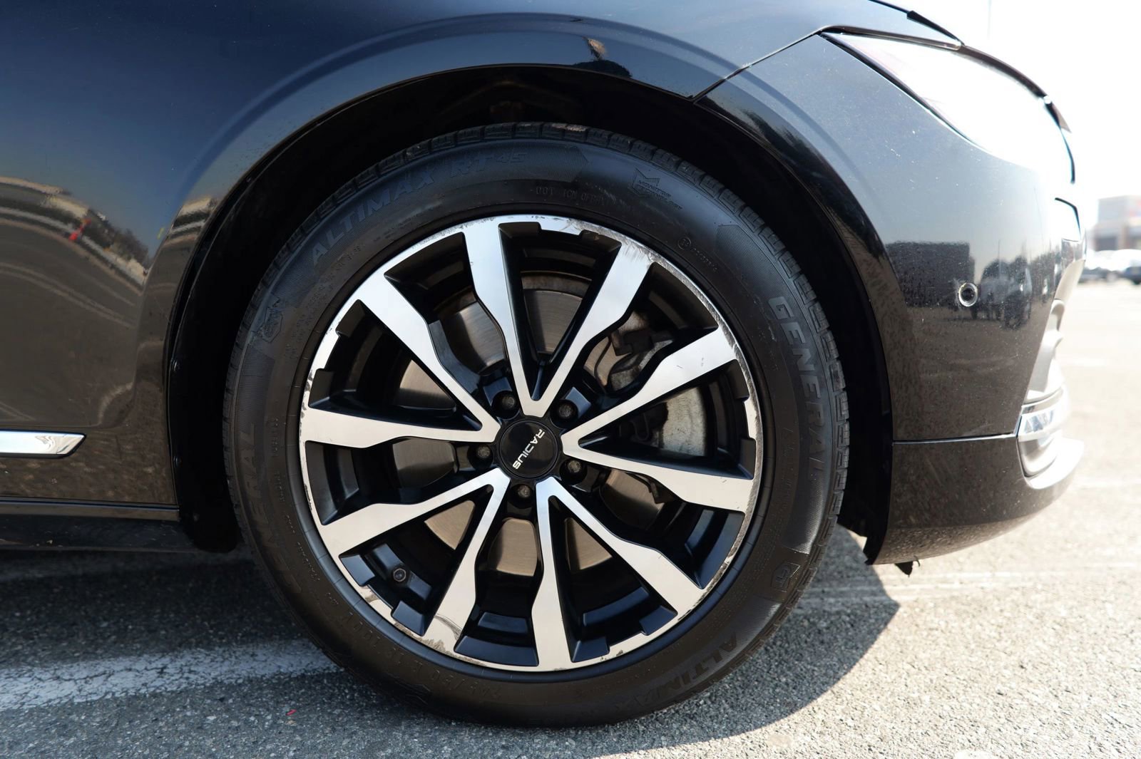 Used 2023 Volvo S90 B6 Plus image 11