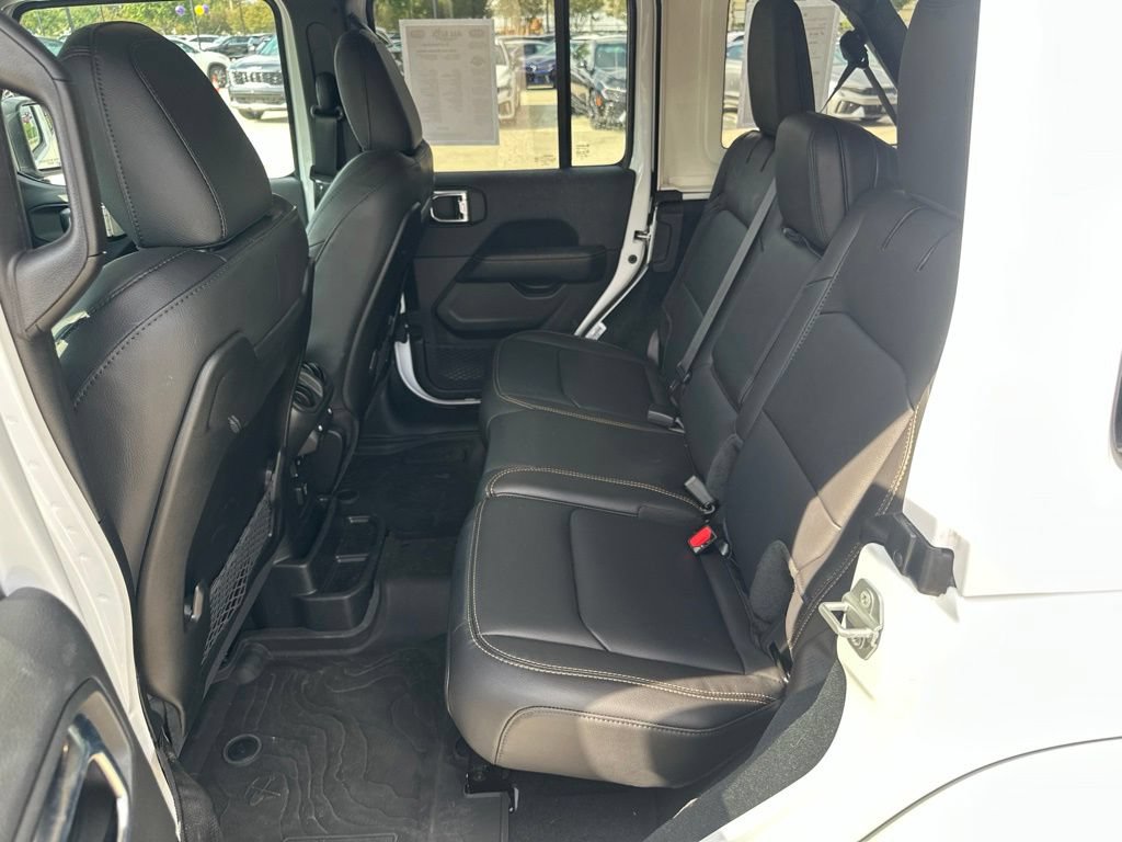 Used 2026 Jeep Wrangler Unlimited Sahara AWD/4WD image 28