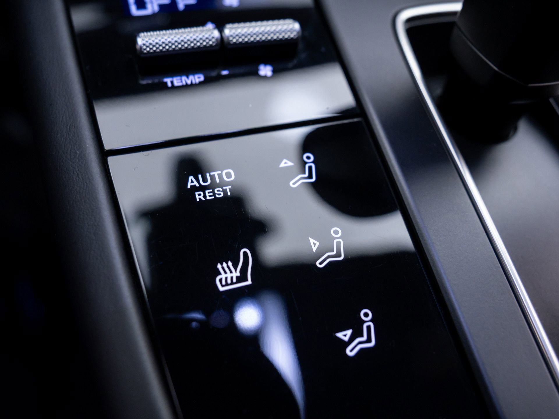 Certified 2024 Porsche Macan GTS image 26