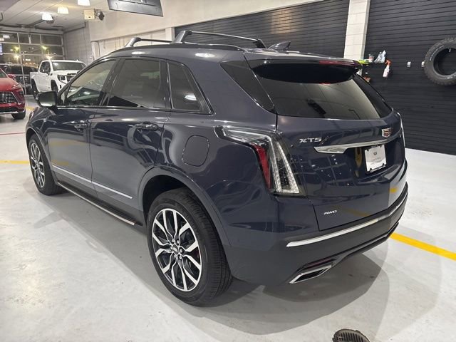 Certified 2025 Cadillac XT5 Sportv w/ Technology Package image 3
