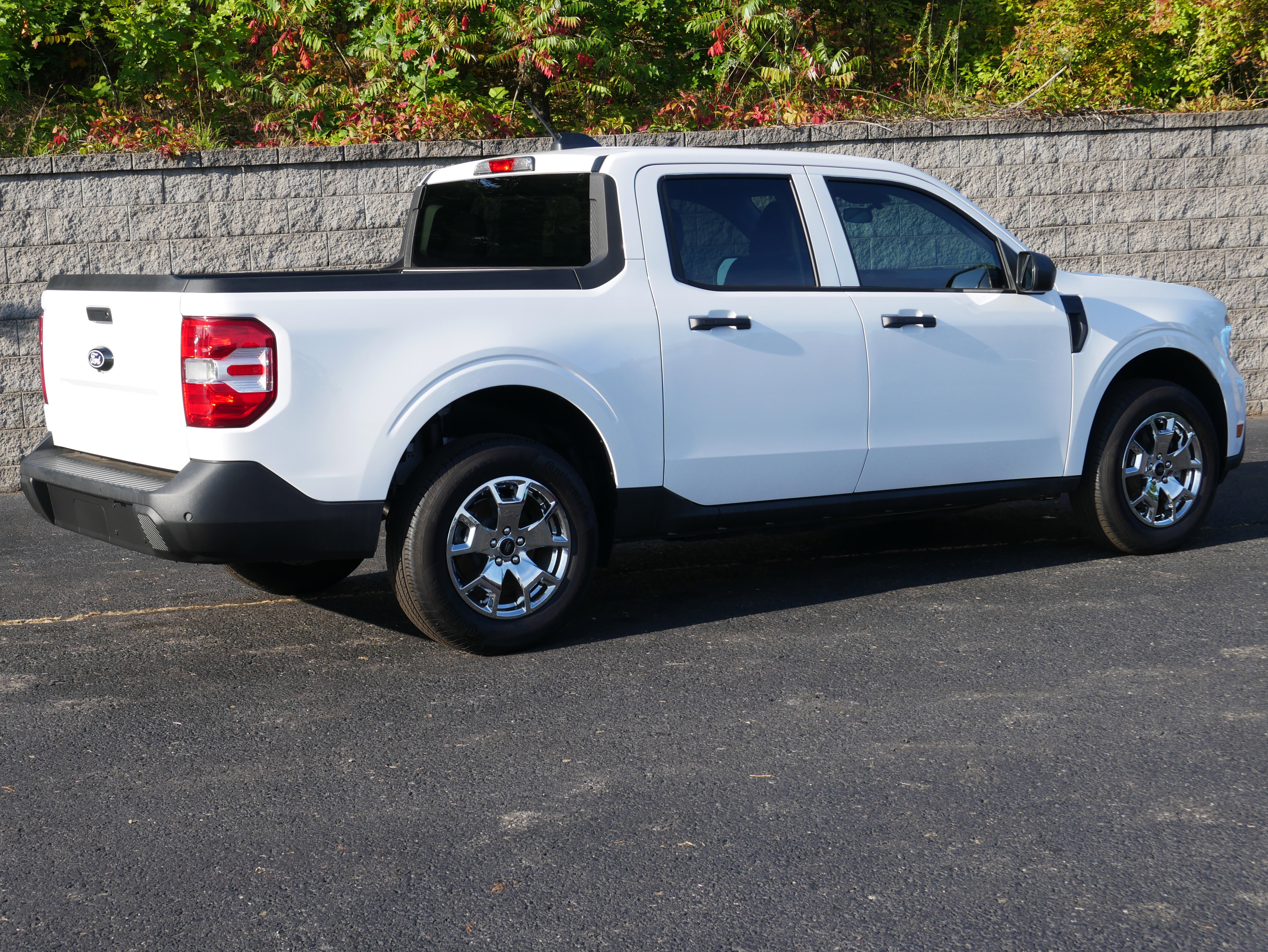 Used 2025 Ford Maverick XL image 7