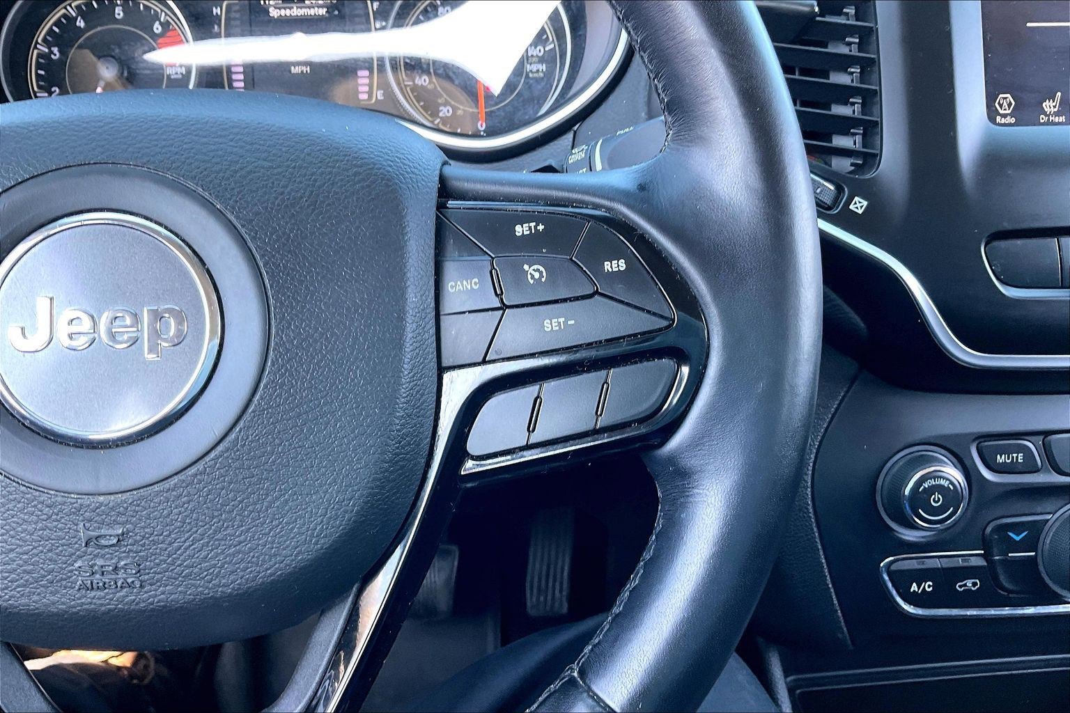 Used 2021 Jeep Cherokee Latitude Plus image 17