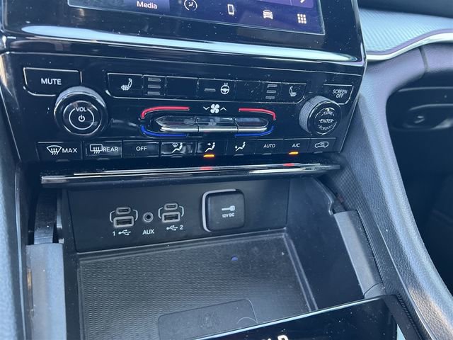 Used 2025 Jeep Grand Cherokee Altitude image 23