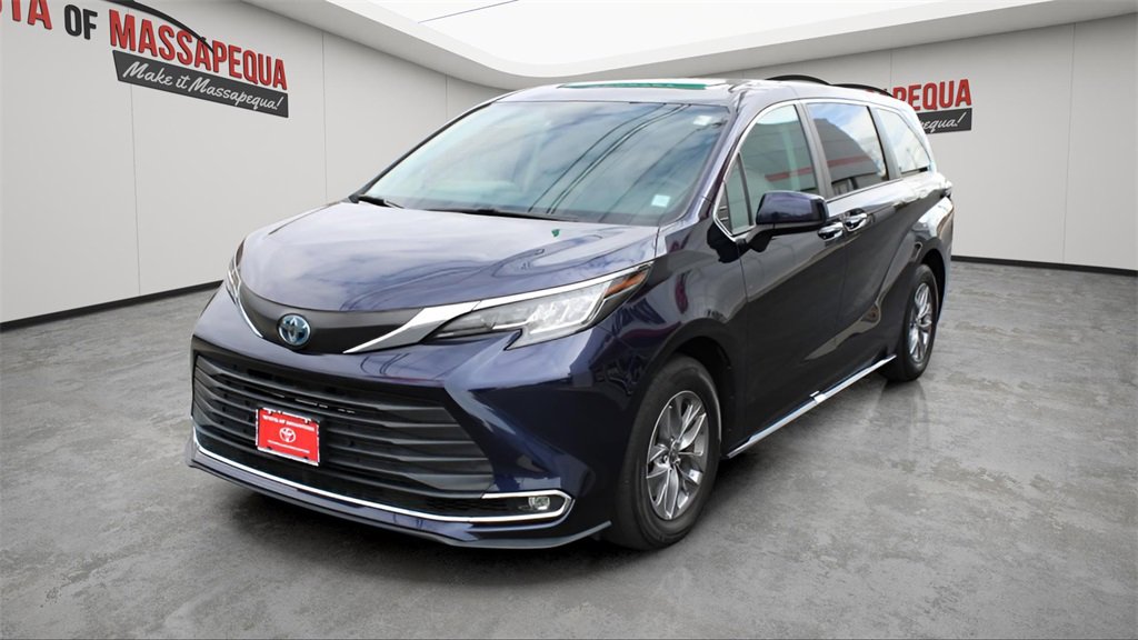 Certified 2023 Toyota Sienna XLE