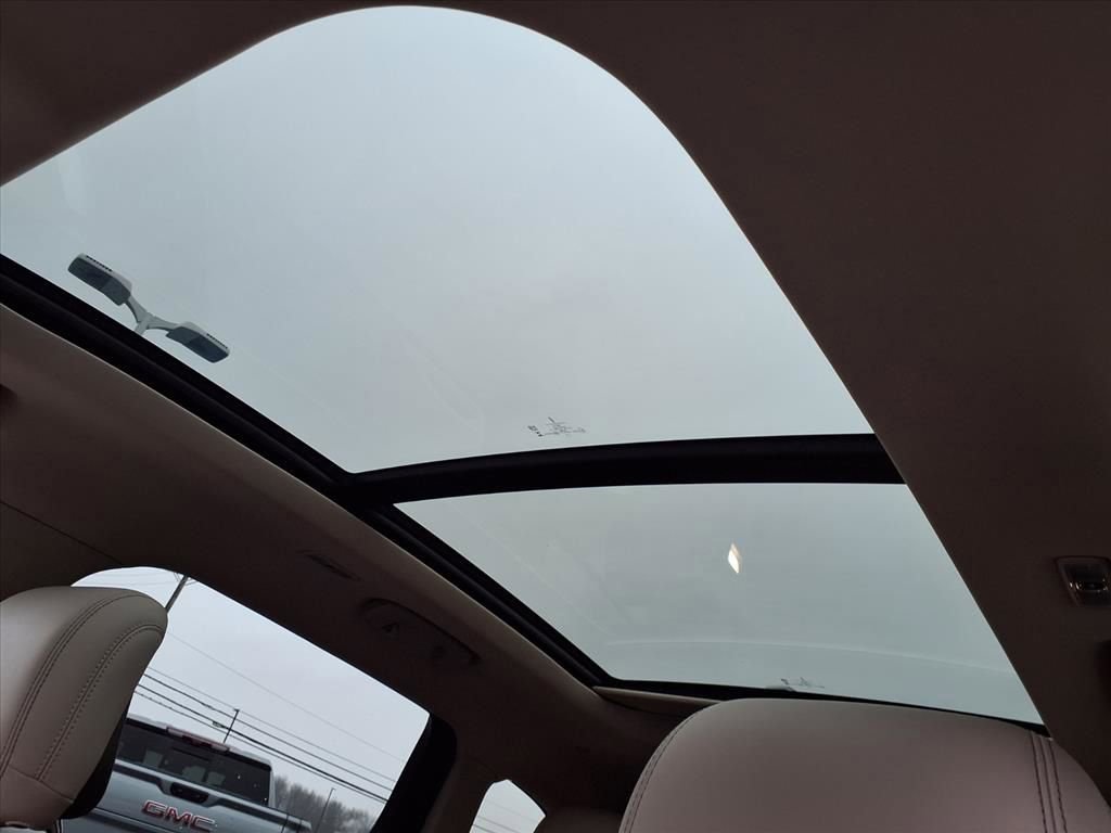 Used 2024 Lincoln Nautilus Premier w/ Equipment Group 102A image 6