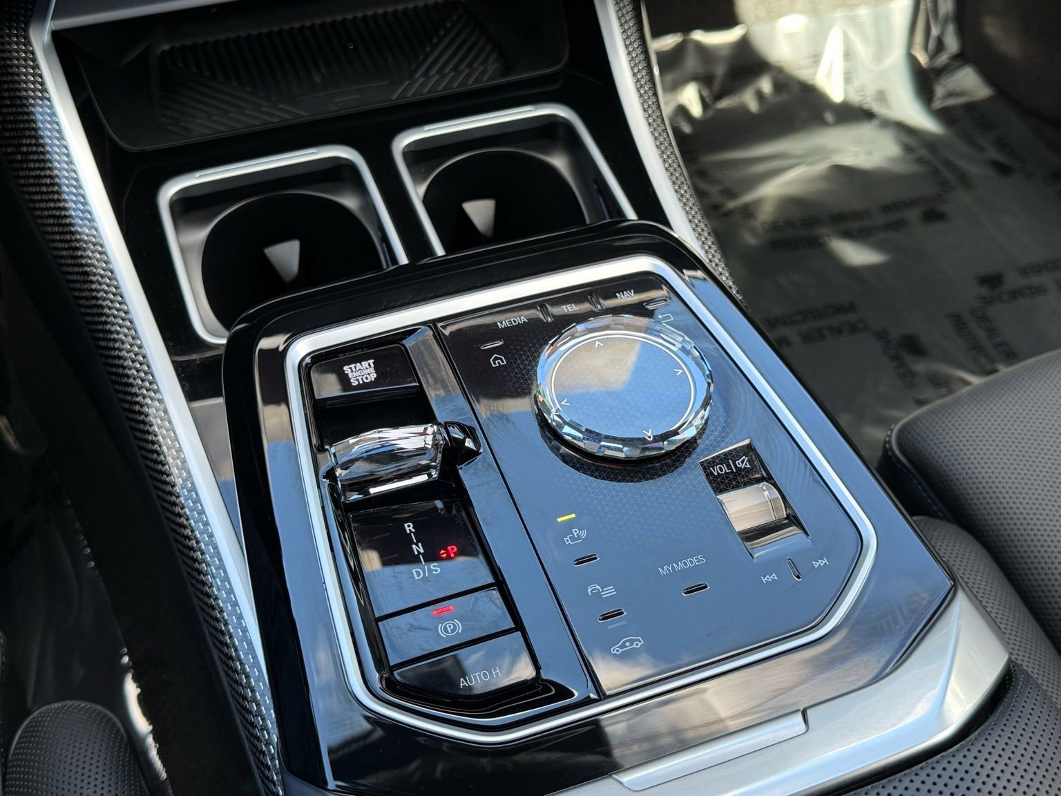 Used 2025 BMW 760i xDrive w/ Premium Package image 28