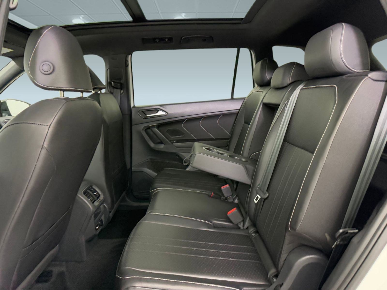 Used 2024 Volkswagen Tiguan SE R-Line image 16