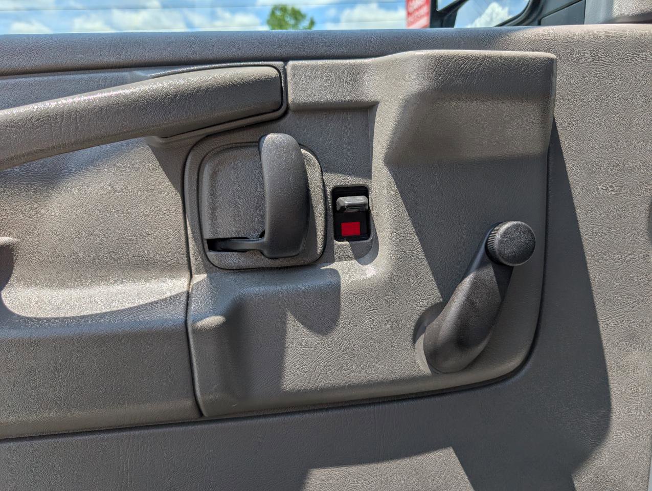 Used 2011 Chevrolet Express 2500 LS RWD image 21