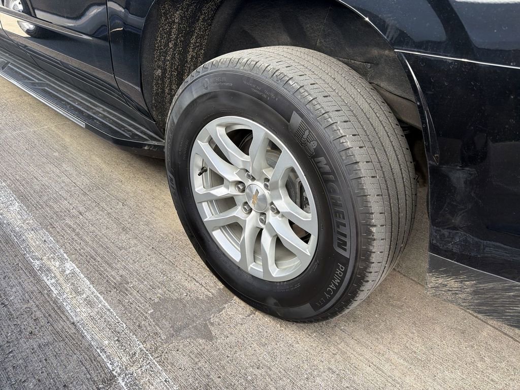 Used 2024 Chevrolet Suburban LT image 6