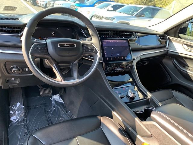 Used 2024 Jeep Grand Cherokee Limited w/ Black Appearance Package image 17